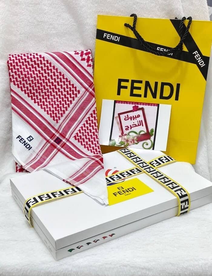 ⁦شماغ فندي رجالي⁩ - الصورة ⁦3⁩