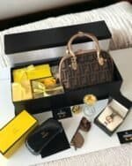 ⁦طقم هدية فندي فخم نسائي⁩ - الصورة ⁦2⁩