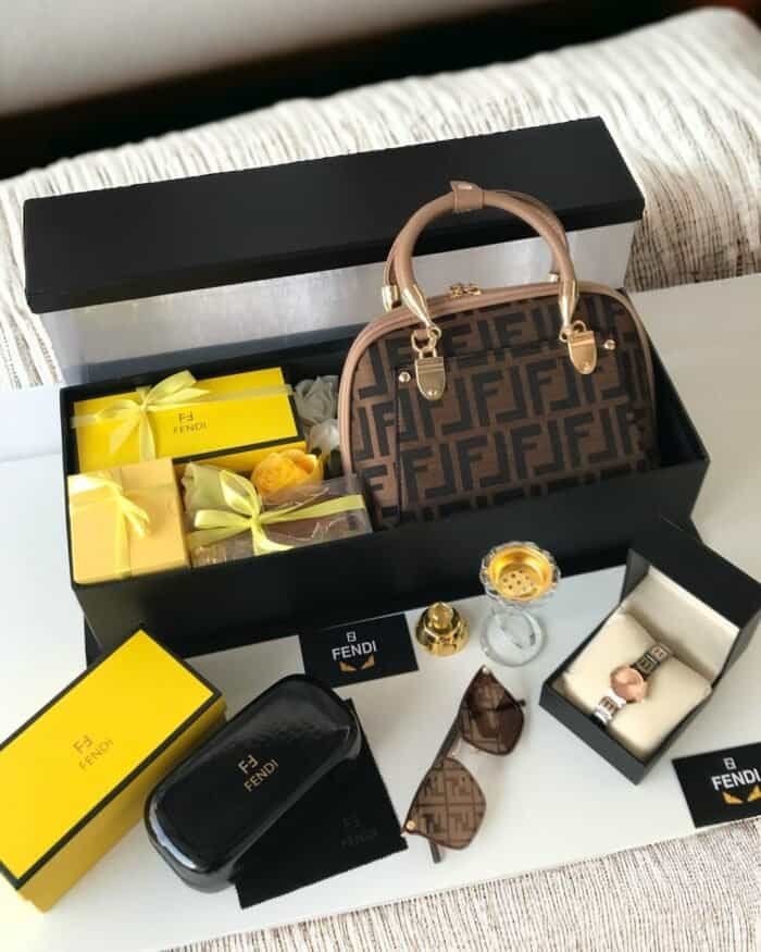 ⁦طقم هدية فندي فخم نسائي⁩ - الصورة ⁦2⁩