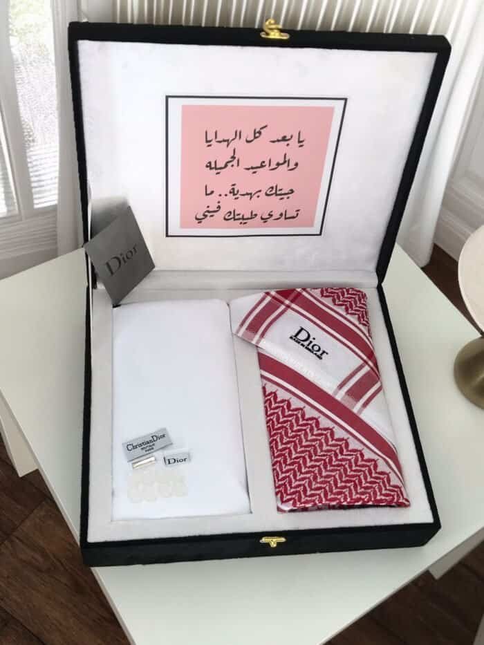 ⁦طقم ديور قماش و شماغ هدية رجالية فخمة⁩ - الصورة ⁦3⁩