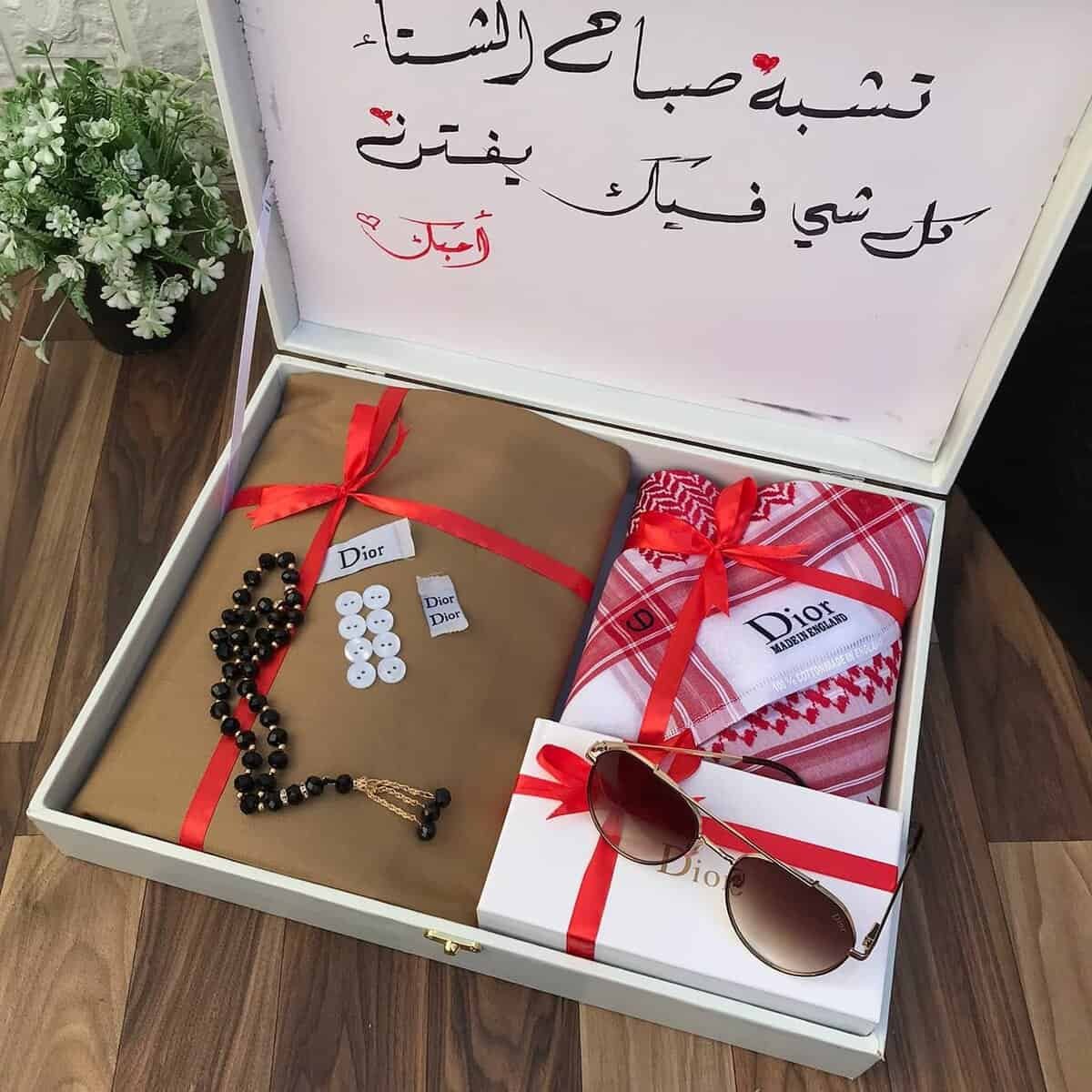 هدية رجالية للشتاء قماش مع شماغ مع نظارة شمسية رجالية (2) هدية رجالية للشتاء قماش مع شماغ مع نظارة شمسية رجالية (2)