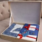 بوكس هدية رجالية فاخرة من جفنشي بتغليف أنيق وجاهز للإهداء. اختيار مثالي للزوج أو شخص غالي مع توصيل سريع وإمكانية إضافة عبارة إهداء. اطلبـي الآن.