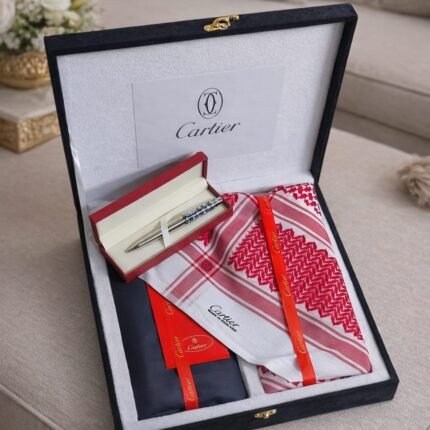 هدية رجالية فاخرة من كارتير تشمل شماغ أنيق، قماش ثوب راقٍ، قلم كارتير أصلي مع جميع الملحقات، داخل بوكس فاخر بتغليف أنيق وعبارة إهداء. توصيل سريع لمن تحب – خيار مثالي للمناسبات الخاص