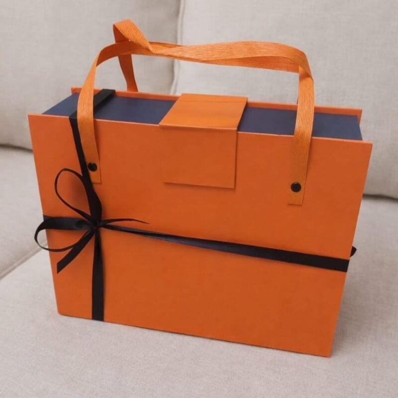 طقم هدية عيد الحب رجالي فاخر يحتوي على ساعة، نظارة، ومحفظة بتغليف راقٍ. توصيل فوري داخل الرياض وشحن لجميع المناطق بسعر 330 ريال.