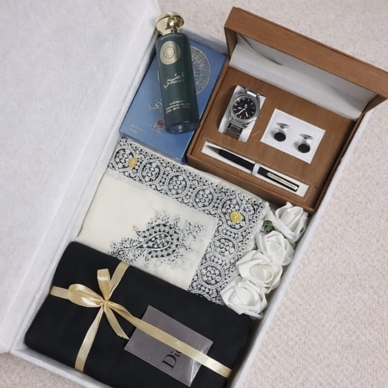 بوكس هدية رجالية فاخرة متكامل بتغليف أنيق وجاهز للإهداء. اختيار مثالي للزوج أو شخص غالي مع توصيل سريع وإمكانية إضافة عبارة إهداء. اطلبـي الآن.