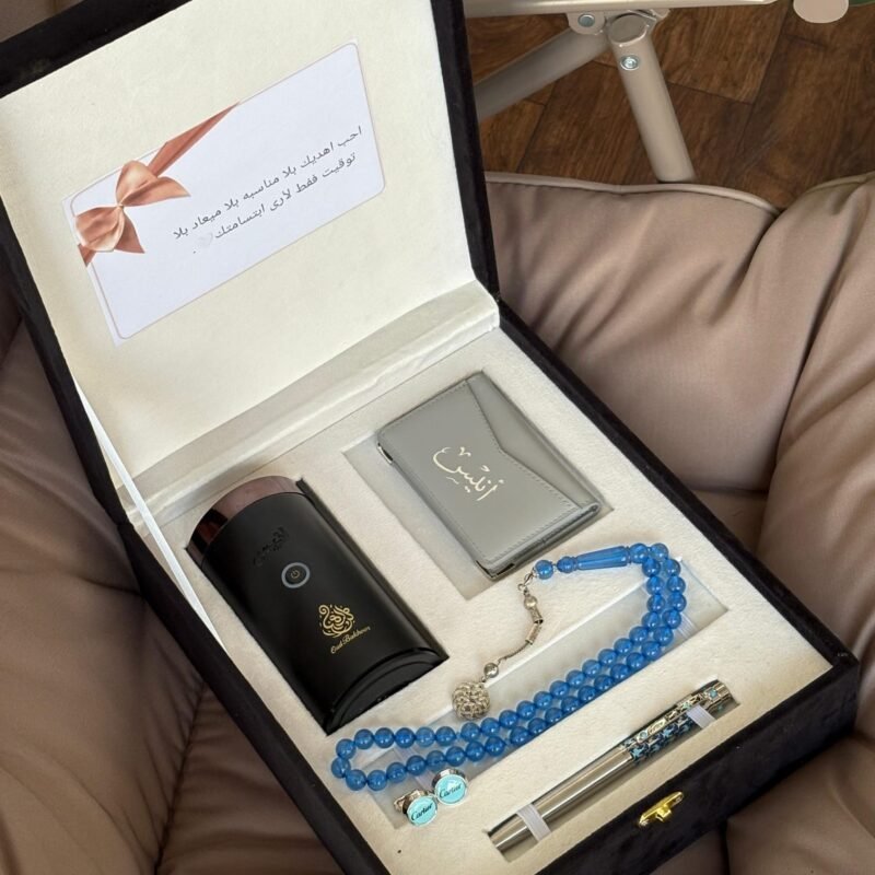 بوكس هدايا رجالية فاخر مع كتابة الاسم، مبخرة إلكترونية، مسبحة وقلم وكبك. عرض 2026 بسعر 350 ريال مع توصيل داخل الرياض.