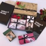 ✔ شماغ مونت بلانك الجديد ✔ عطر مونت بلانك الرجالي ✔ ساعة تصميم مونت بلانك أنيقة ✔ تغليف فاخر مجاني ✔ ربطات شرايط حسب الطلب ✔ عبارة إهداء خاصة تكتبينها له 🤍 تخيلي شعوره وهو يفتح العلبة ويشوف الطقم مرتب قدامه 👑 بيحس إنك اخترتي له شيء راقي ومقصود، مو هدية عادية. 📏 المقاسات المتوفرة للشماغ