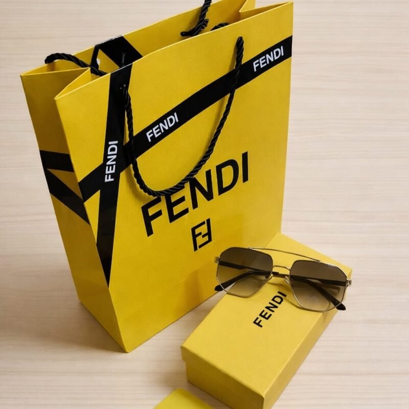 نظارة شمسية رجالية من ماركة فندي بتصميم عصري فاخر يناسب الرجل الأنيق اللي يهتم بالتفاصيل ويبحث عن التميز النظارة تأتي بعدسات عالية الجودة توفر حماية من أشعة الشمس مع إطار أنيق يعطيك حضور قوي في كل إطلالة سواء كاجوال أو رسمية المنتج يشمل جميع الملحقات الأصلية مع بوكس هدايا فاخر من فندي وتغليف أنيق جاهز للإهداء بالإضافة إلى إمكانية إضافة عبارة إهداء مميزة حسب الطلب مثالية كهدية فخمة للرجل في المناسبات مثل التخرج عيد الميلاد الزواج أو أي مناسبة خاصة
