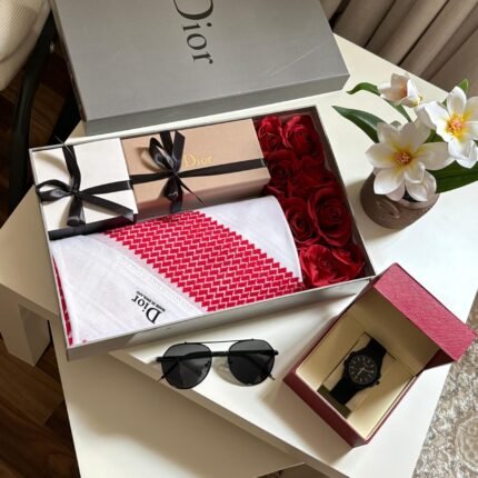 هدية رجالية فخمة بخصم 40% مع توصيل مجاني بوكس فاخر يحتوي شماغ ديور وساعة ضد الماء ونظارة شمسية وورد معطر وتغليف أنيق مع عبارة إهداء مميزة