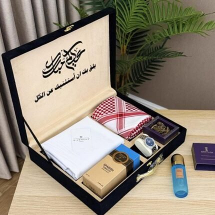 ✔ قماش كوري صيفي فاخر (3.25 متر) بخامة مريحة جدًا ✔ شماغ أحمر كلاسيكي عالي الجودة (مقاسات 55 / 58 / 60) ✔ طقم أزرار + شعار أنيق للجيب والرقبة ✔ عطر رجالي توباكو فاخر (100 مل) بثبات مميز ✔ أوقية عود أزرق ملكي برائحة جذابة ✔ ساعة رجالية ستيل بتصميم كلاسيك مع ضمان سنتين ✨ كل التفاصيل متناسقة مع بعض… علشان تعطيك هدية كاملة بدون أي تفكير إضافي 💖 ليه هذا البوكس هو الأفضل؟ ✔ يوفر عليك الحيرة والتجميع ✔ فخامة واضحة من أول نظرة ✔ مناسب للعيد والمناسبات الخاصة ✔ جودة عالية في كل قطعة ✔ تغليف مخمل فاخر جاهز للإهداء ✔ إمكانية إضافة عبارة إهداء حسب طلبك