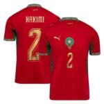 تيشيرت منتخب البرتغال الأساسي بتصميم أحمر كلاسيكي وتفاصيل خضراء أنيقة، يمنحك ستايل رياضي قوي ومميز. خامة خفيفة ومريحة مناسبة للمباريات، التمرين، السفر والطلعات اليومية. خيار مثالي كهدية لعشاق كرة القدم ومحبي المنتخب البرتغالي. اطلبه الآن وخلي إطلالتك جاهزة للتشجيع.