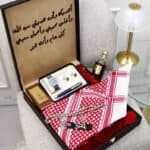 بوكس هدية للزوج يضم شماغ رجالي فاخر وساعة وعطر وقلم وكبك ومسبحة مع تغليف أنيق جاهز للإهداء داخل السعودية.