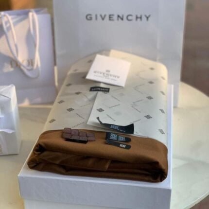 قماش ثوب شتوي رجالي جيفنشي 2027 مع الأزرار والملحقات بألوان متعددة من متجر Luxury an Gift